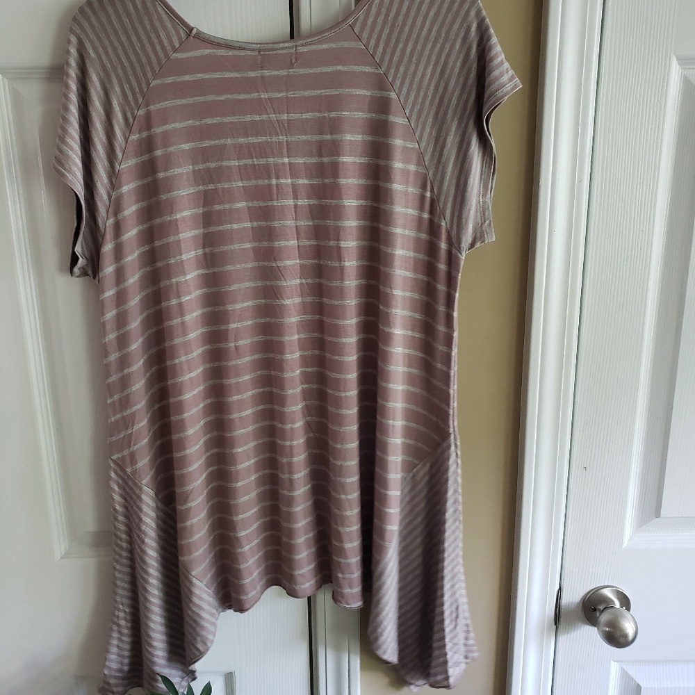 Top - Picture 2 of 3